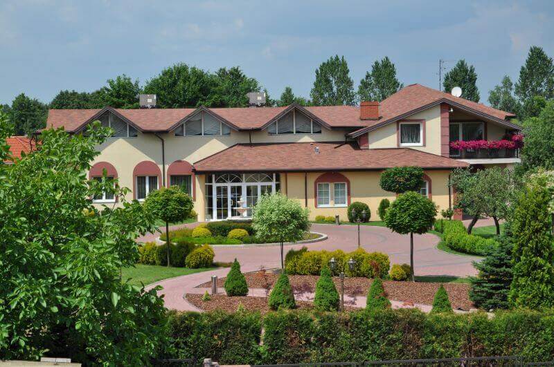 Duża piękna klimatyzowana sala na zorganizowanie przyjęć, wesel oraz imprez okolicznościowych